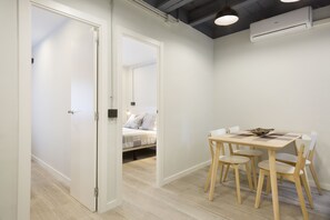 2 bedrooms, iron/ironing board, free WiFi, bed sheets - Stay U-nique Apartment Llobregat (L'Hospitalet de Llobregat)