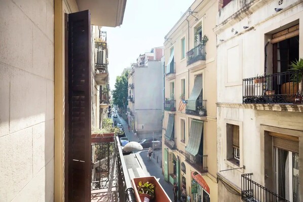 View from property - Stay U-nique Apartment Travessera (Barcelona)