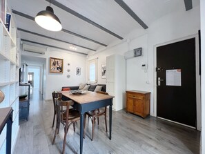 Interior entrance - Stay U-nique Apartment Legalitat (Barcelona)