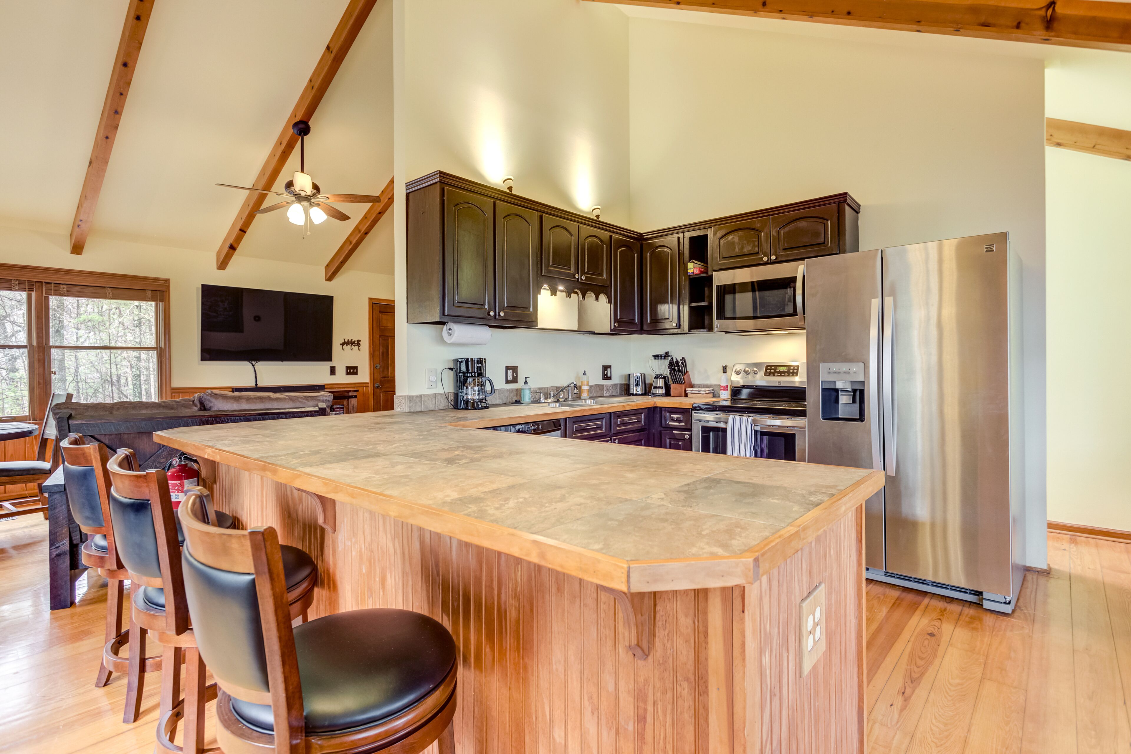 Woodsy retreat w/ a seasonal, shared pool, tennis, & basketball court!