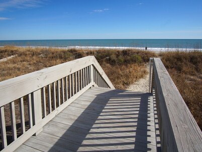 Hermosa casa de 7 habitaciones frente al mar con piscina privada