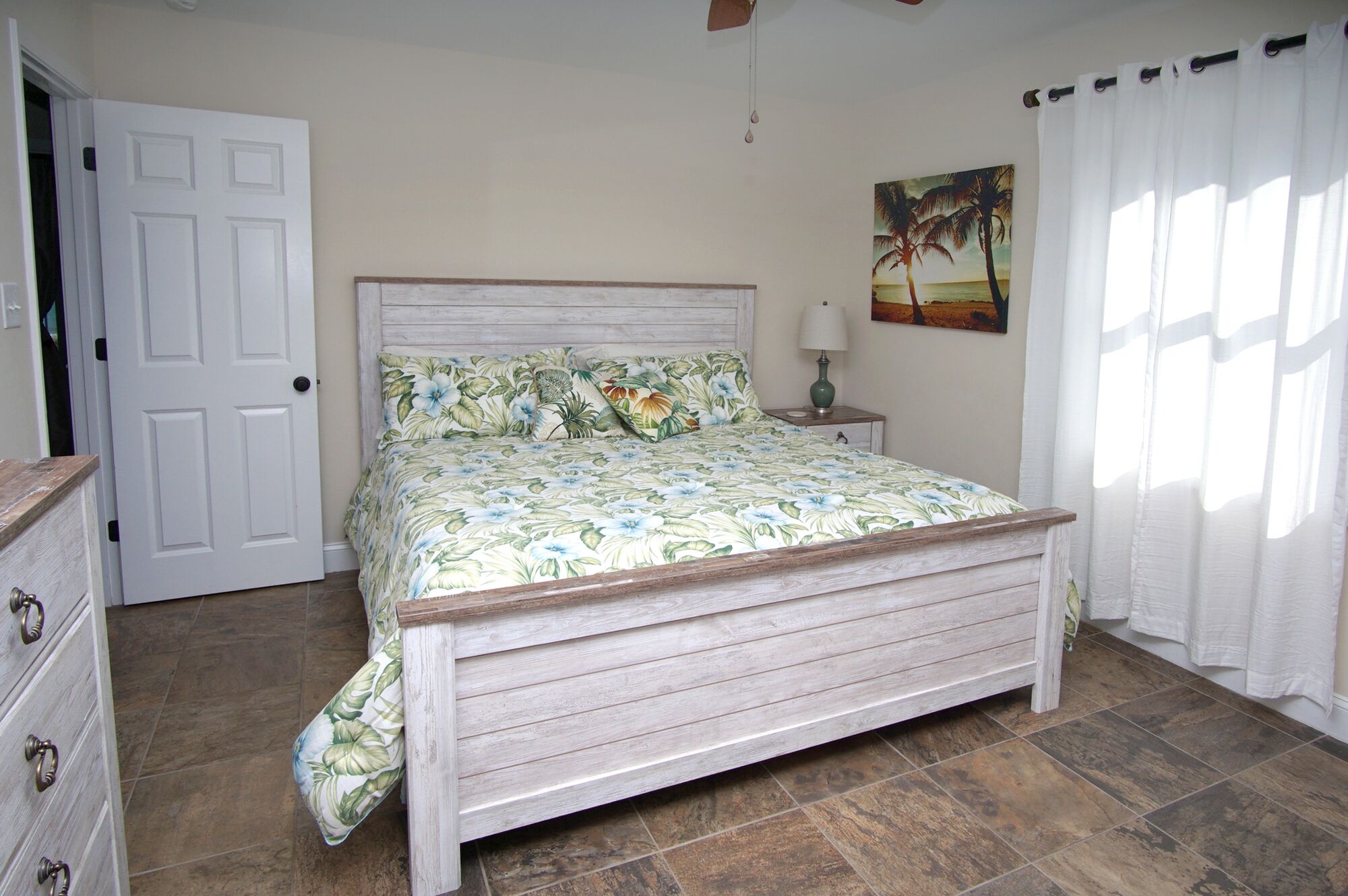 Beautiful 7 BD oceanfront house with a private pool located on the Golden Mile