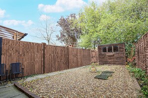 Property grounds - City Centre House • Pool Table • Driveway Parking • Sky TV • Fast Wifi •  Yoko Property (Milton Keynes)