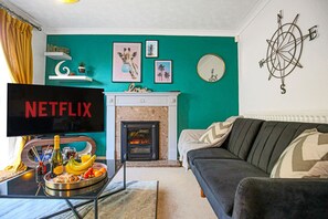 Smart TV, fireplace