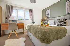 3 Schlafzimmer, Schreibtisch, schallisolierte Zimmer