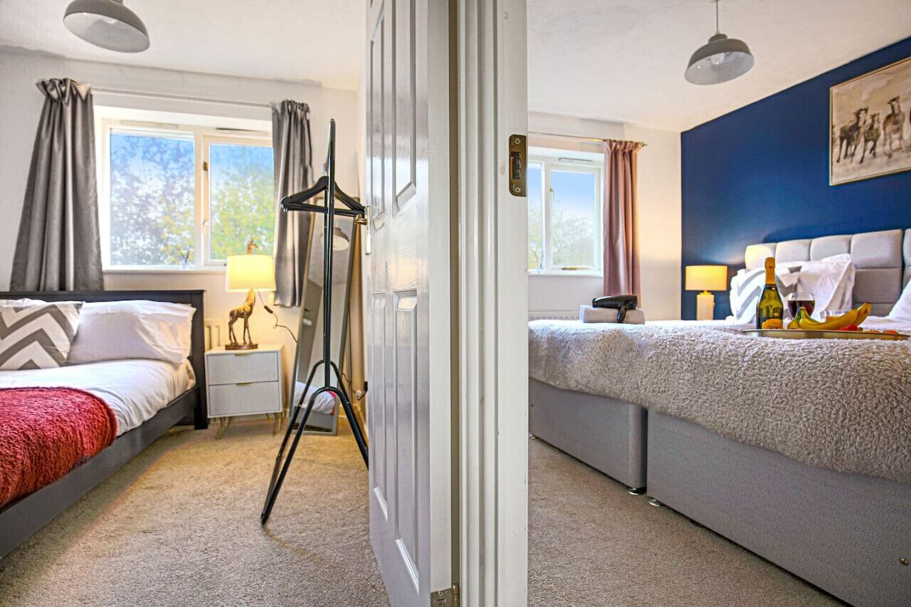 3 bedrooms, desk, soundproofing, iron/ironing board