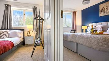 3 bedrooms, desk, soundproofing, iron/ironing board