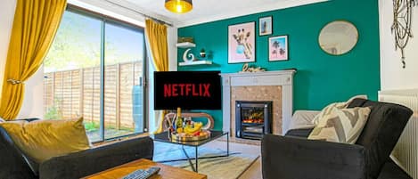 Smart TV, fireplace