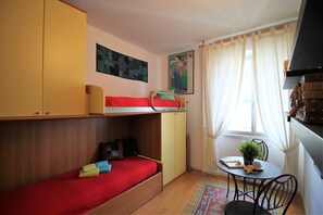 Appartement, 1 chambre | 1 chambre, fer et planche à repasser, accès au Wi-Fi (inclus)