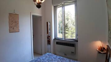Apartment, 1 Bedroom | 1 bedroom, iron/ironing board