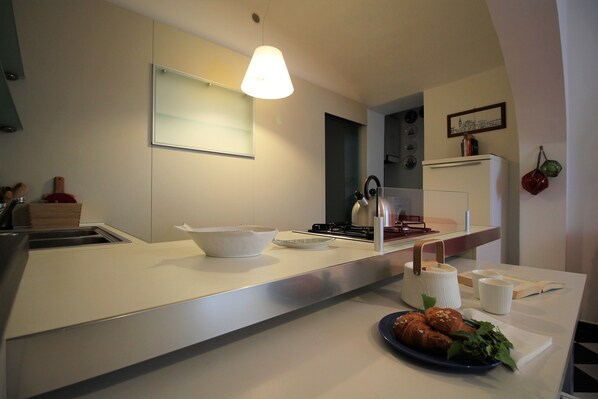 Apartment, 1 Schlafzimmer | Essbereich im Zimmer