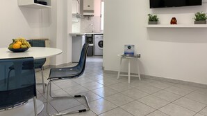 Apartemen, 1 kamar tidur | Makan di kamar