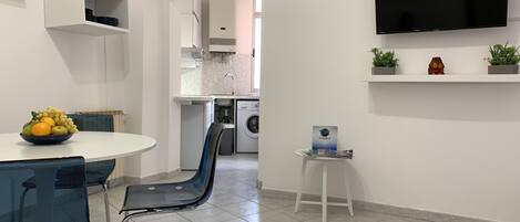 Apartment, 1 Bedroom | In-room dining