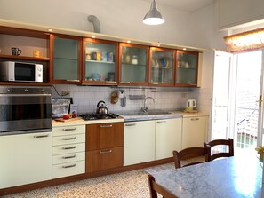 Apartment, 2 Bedrooms | Private kitchen | Full-sized fridge, microwave, oven, stovetop - House Dinigi (Chiavari)