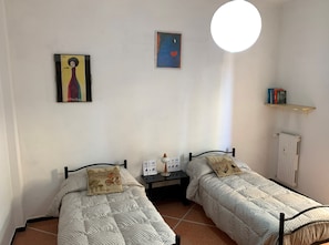 2 habitaciones, tabla de planchar con plancha y wifi gratis 