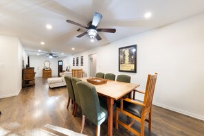 Dining - Picturesque and Beautiful 3B on the Guadalupe River (New Braunfels)