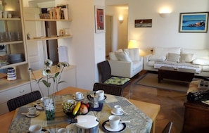 Appartement, 2 chambres | Coin séjour