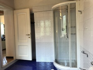 Apartment, 1 Bedroom | Bathroom shower - House Maria Rosa (Rapallo)