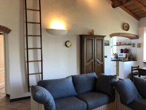 Apartment, 1 Schlafzimmer | Wohnbereich | Flachbildfernseher