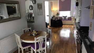 House | Private kitchen | Fridge, microwave, oven, stovetop