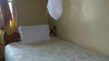 Double Room | Desk, free WiFi, bed sheets