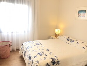 2 bedrooms, in-room safe, iron/ironing board, free WiFi