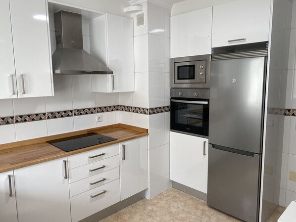 ميكروويف، فرن، موقد طهي مسطح، غسالة أطباق