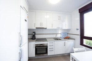 Fridge, microwave, oven, stovetop - OH LA LIFE! PORTOSIN SAN JOSÉ (Portosin)