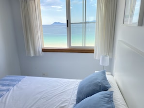 3 bedrooms, iron/ironing board, bed sheets