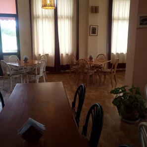 Daily continental breakfast for a fee - Matteo's Resort (Naivasha)