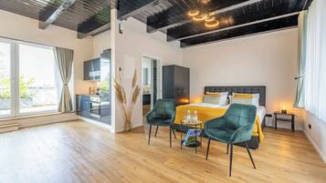 Comfort Apartment | Hypo-allergenic bedding, minibar, in-room safe, individually decorated