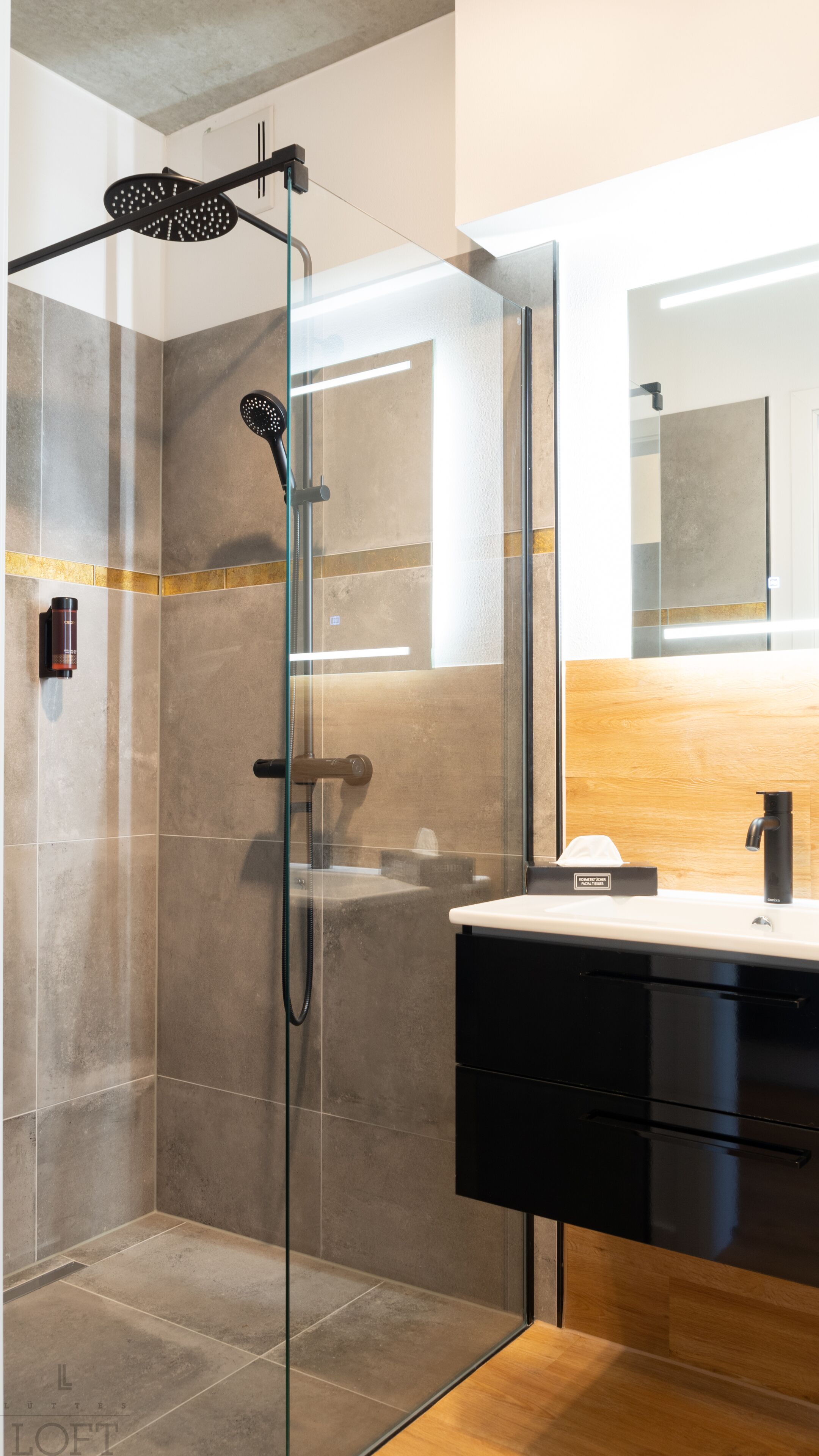 standard double room | bathroom shower