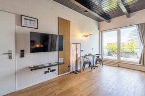 Comfort Apartment | Hypo-allergenic bedding, minibar, in-room safe, individually decorated