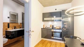 Standard Double Room | Private kitchen | Oven, stovetop, espresso maker, coffee/tea maker