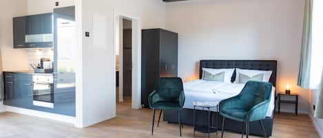 Comfort Apartment | Hypo-allergenic bedding, minibar, in-room safe, individually decorated