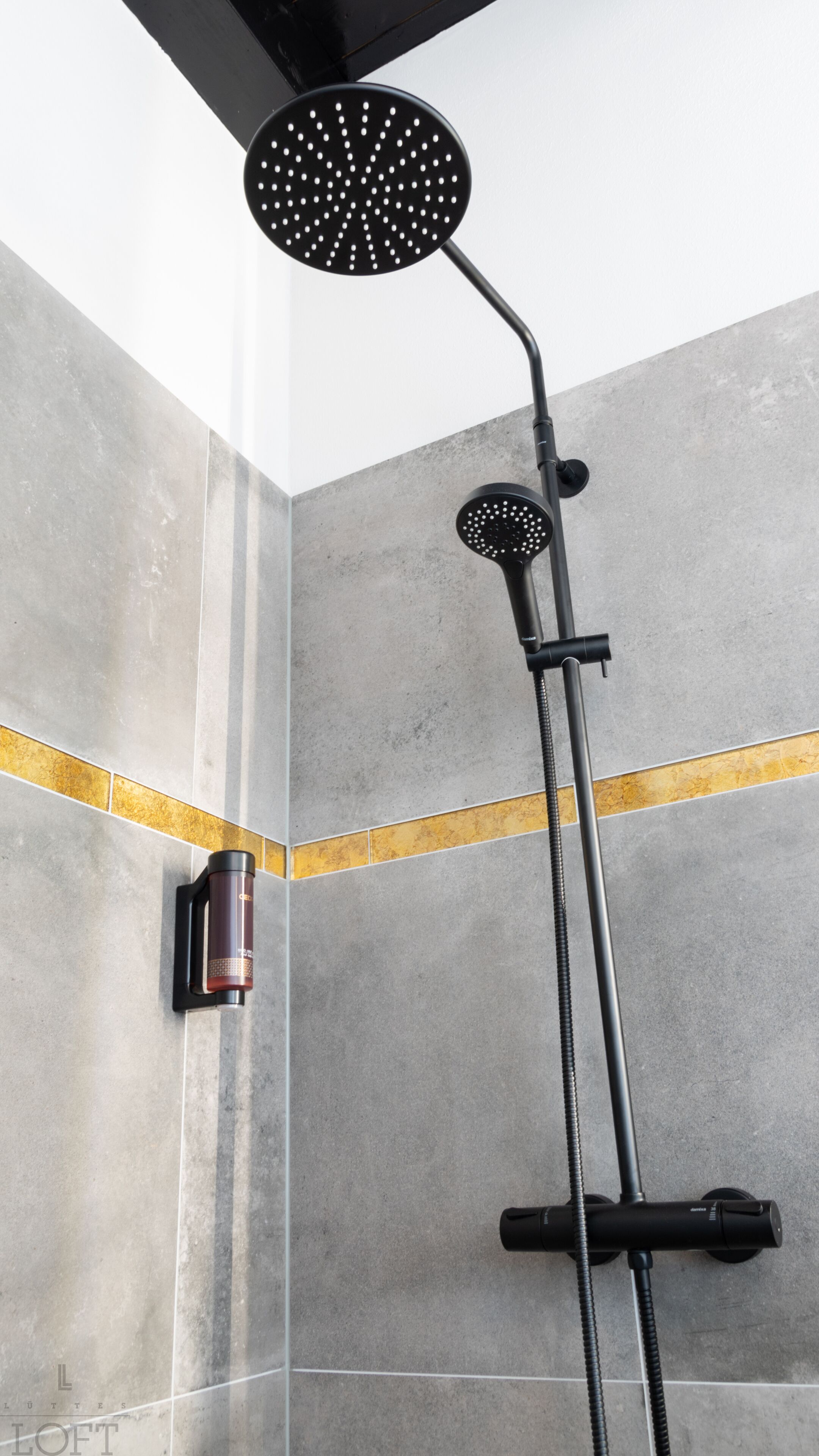 deluxe apartment | bathroom | shower, rainfall showerhead, free toiletries, hair dryer