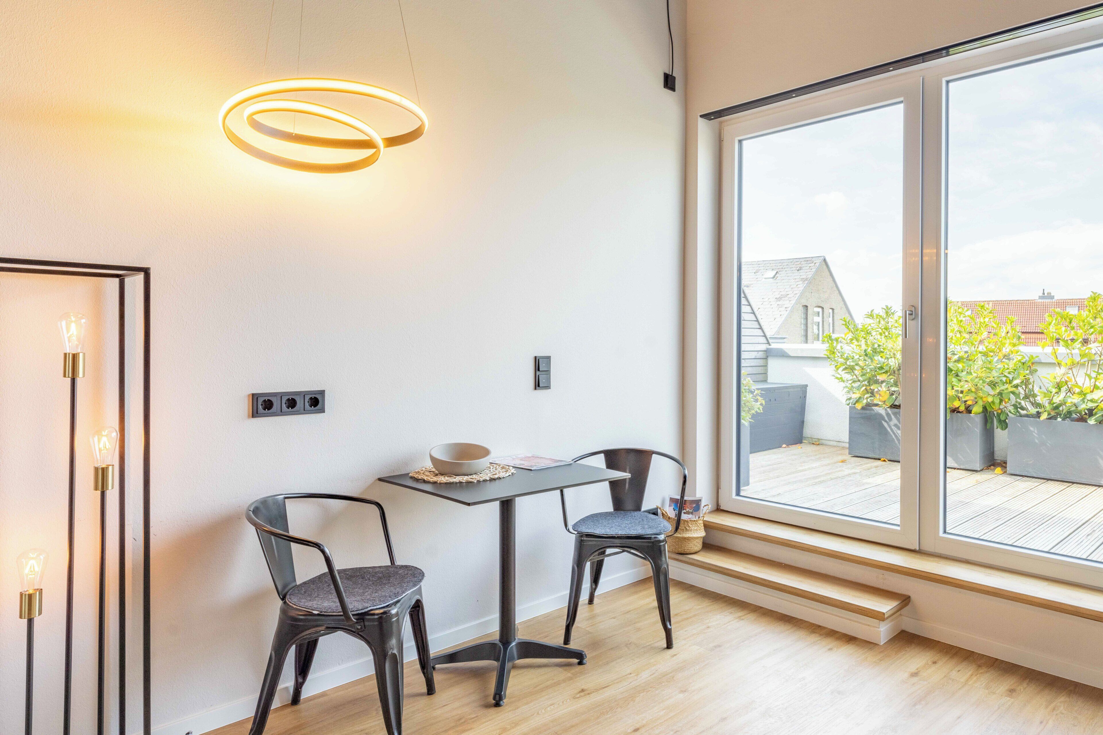 Comfort-Apartment | Allergikerbettwaren, Minibar, Zimmersafe, individuell dekoriert