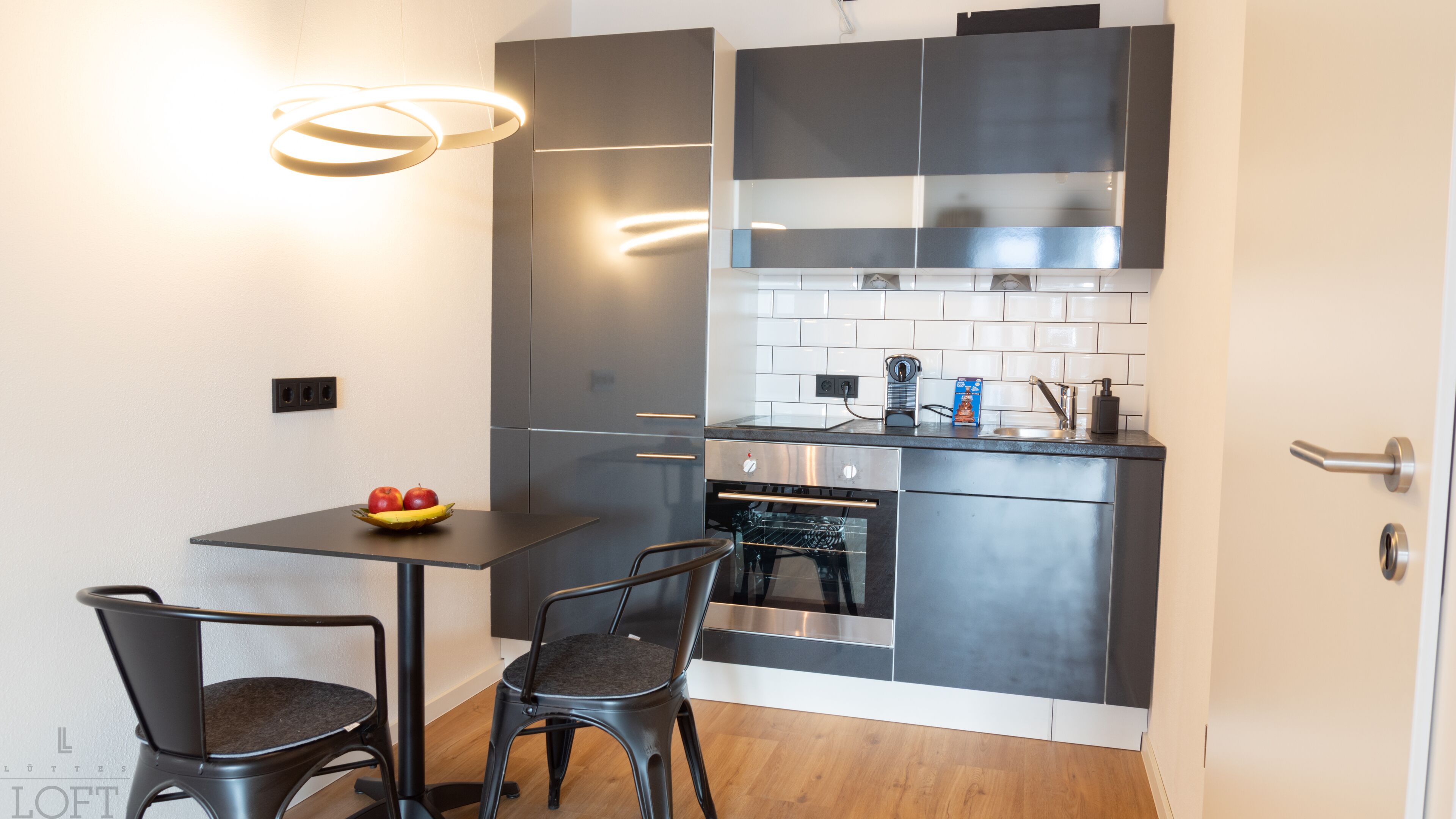 standard double room | private kitchenette | oven, stovetop, espresso maker, coffee/tea maker