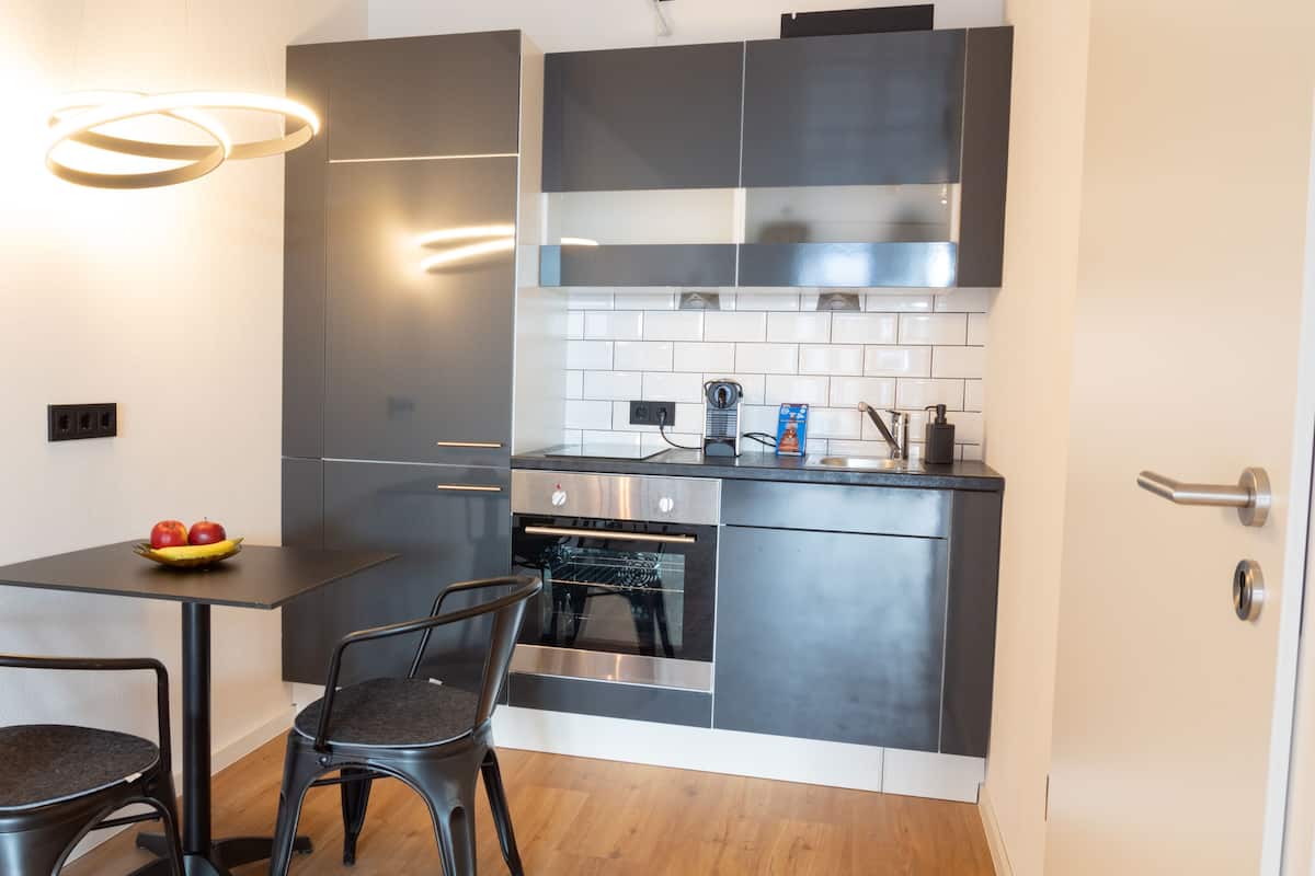 standard double room | private kitchenette | oven, stovetop, espresso maker, coffee/tea maker