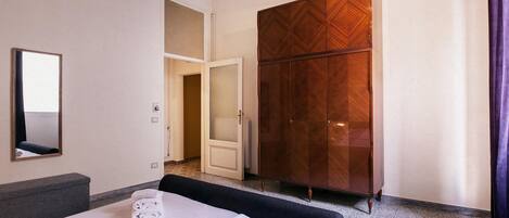 Appartement, 2 chambres | 2 chambres, rideaux d’obscurcissement, fer et planche à repasser