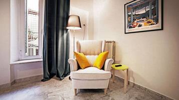 Departamento, 1 habitación | Área de sala de estar | Televisión LCD