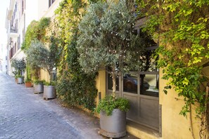 Property entrance - Ripa RTH (Rome)