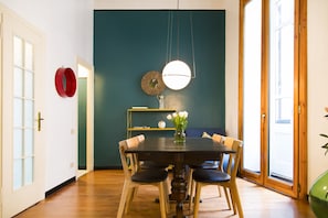 Apartment, 1 Bedroom | In-room dining
