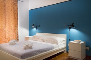2 habitaciones, cortinas blackout y tabla de planchar con plancha 