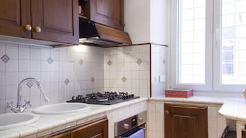 Appartement, 2 chambres | Cuisine privée | Grand réfrigérateur, four, plaque de cuisson, bouilloire électrique