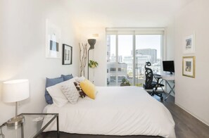 2 habitaciones, tabla de planchar con plancha, wifi y ropa de cama 