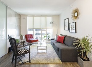 Televisión, chimenea y tenis de mesa 