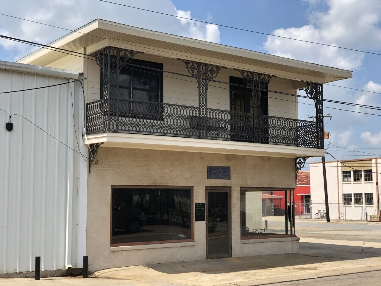 New Orleans Style upstairs apartment