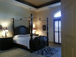 4 slaapkamers, een strijkplank/strijkijzer, gratis wifi, beddengoed