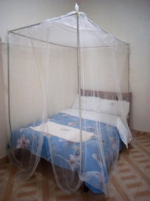 Quarto standard | Wi-Fi de cortesia, roupa de cama